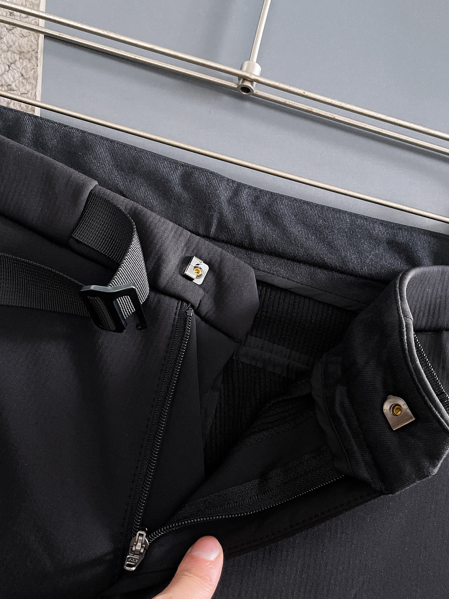 开春新品 ARC‘TERYX —始祖鸟户外防风透气冬季男士软壳裤！无缝设计 高热度鸟家户外机能风3D立体