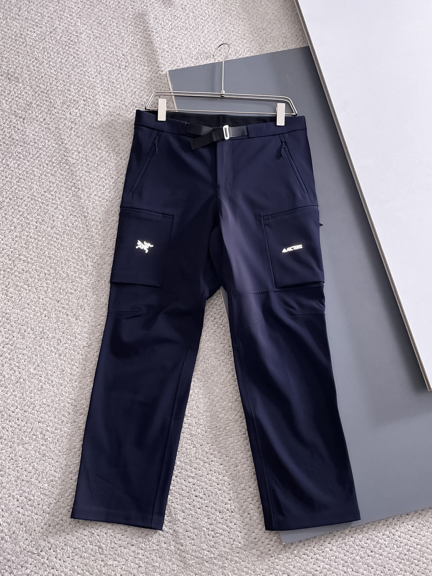 开春新品 ARC‘TERYX —始祖鸟户外防风透气冬季男士软壳裤！无缝设计 高热度鸟家户外机能风3D立体