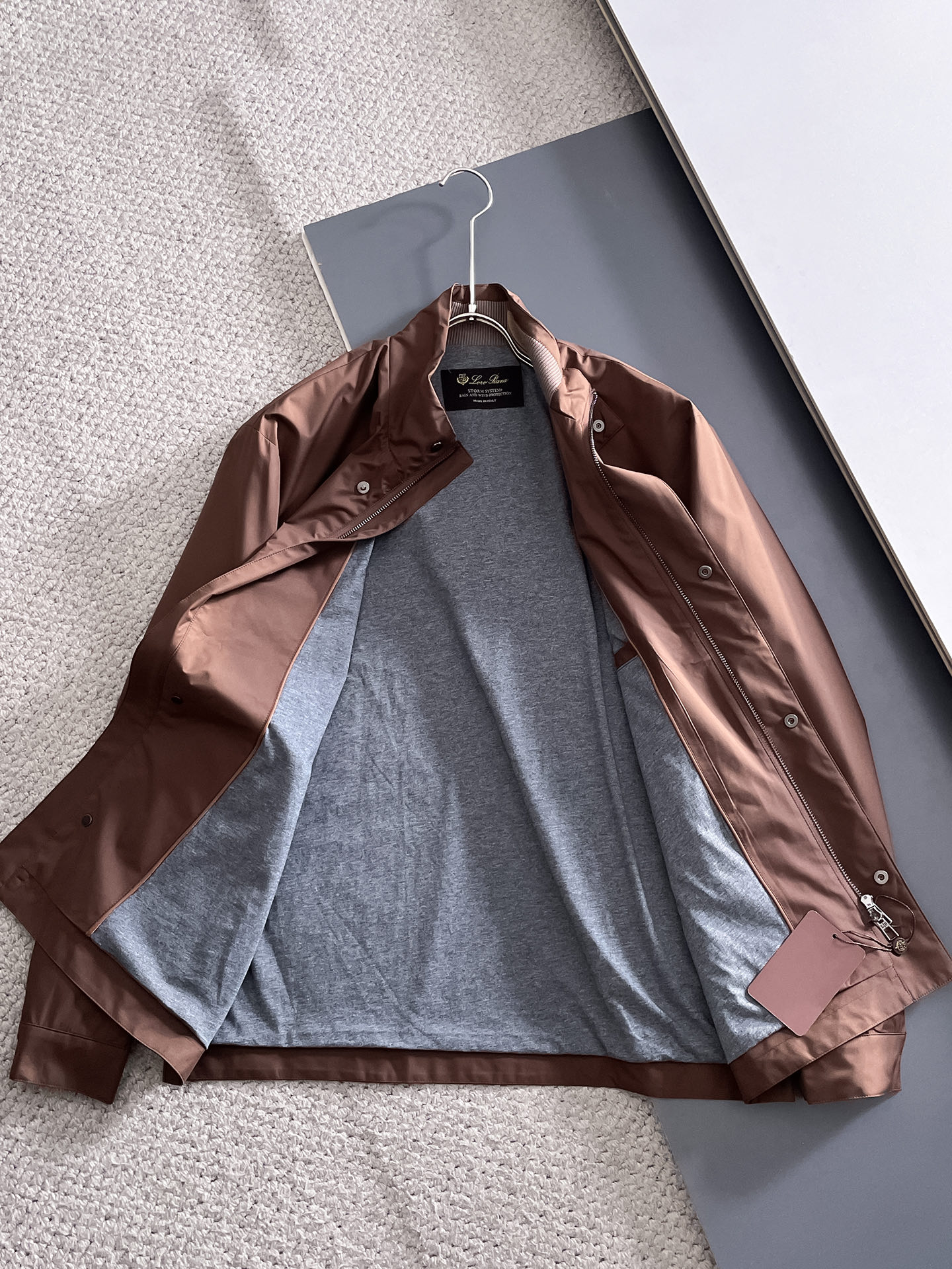 Loro Piana 秋冬 新款爆款专柜新款休闲时尚夹克 超前卫设计风格 细腻舒适 穿着非常轻便不易起皱