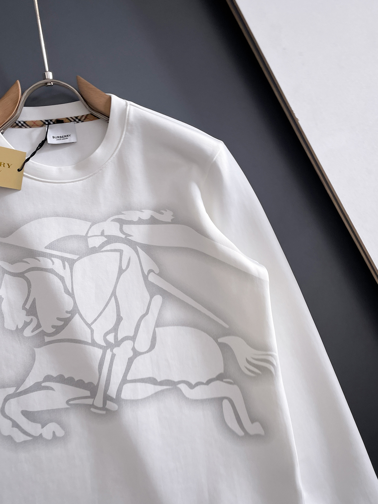 巴宝莉 2025秋冬新款 顶级版本 最新款空气层 卫衣独家发售！原版复刻，独家设计，超强工艺！极其奢华！