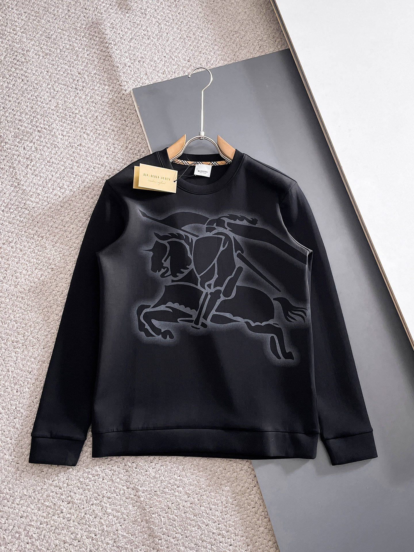 巴宝莉 2025秋冬新款 顶级版本 最新款空气层 卫衣独家发售！原版复刻，独家设计，超强工艺！极其奢华！