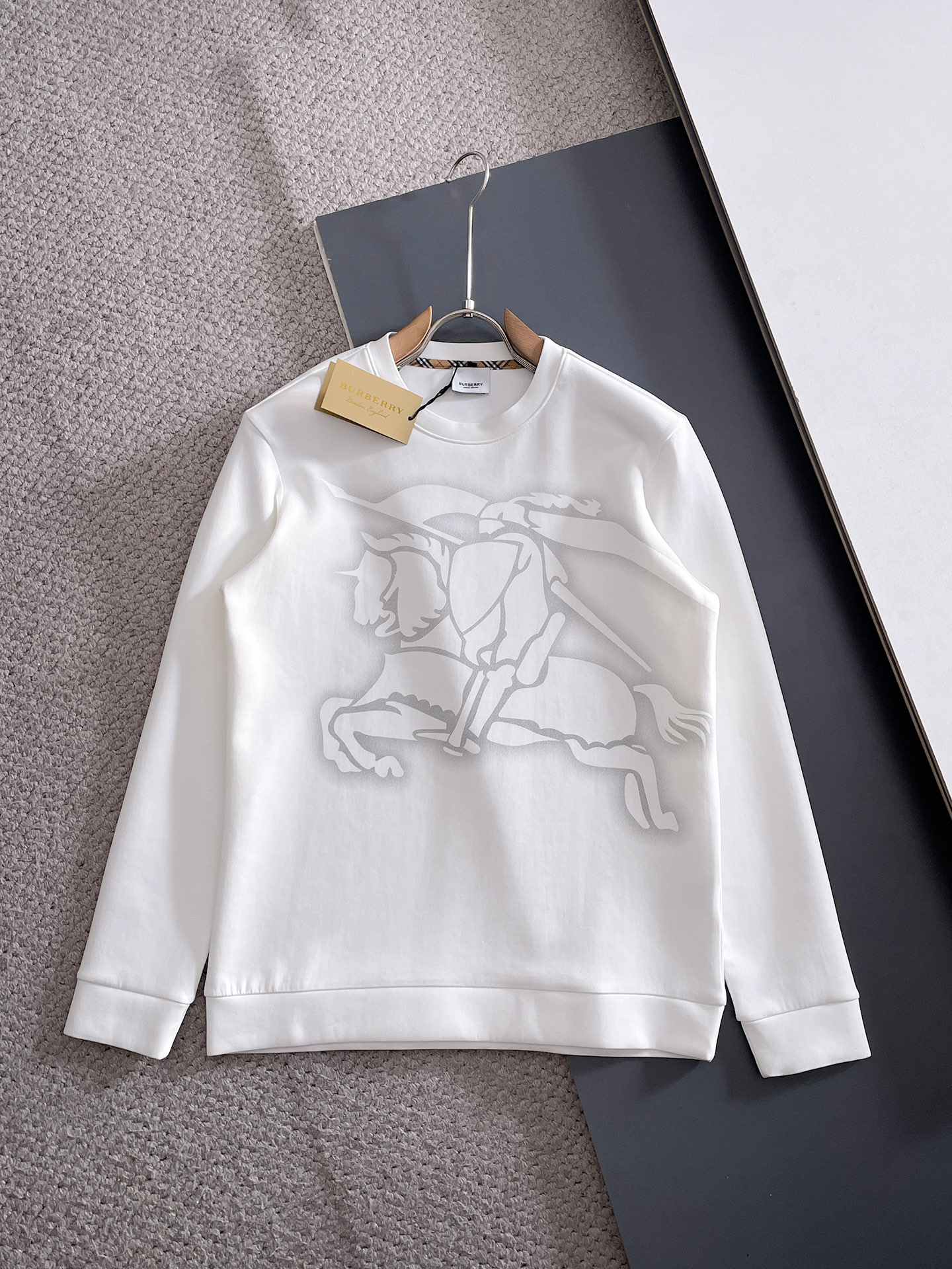 巴宝莉 2025秋冬新款 顶级版本 最新款空气层 卫衣独家发售！原版复刻，独家设计，超强工艺！极其奢华！