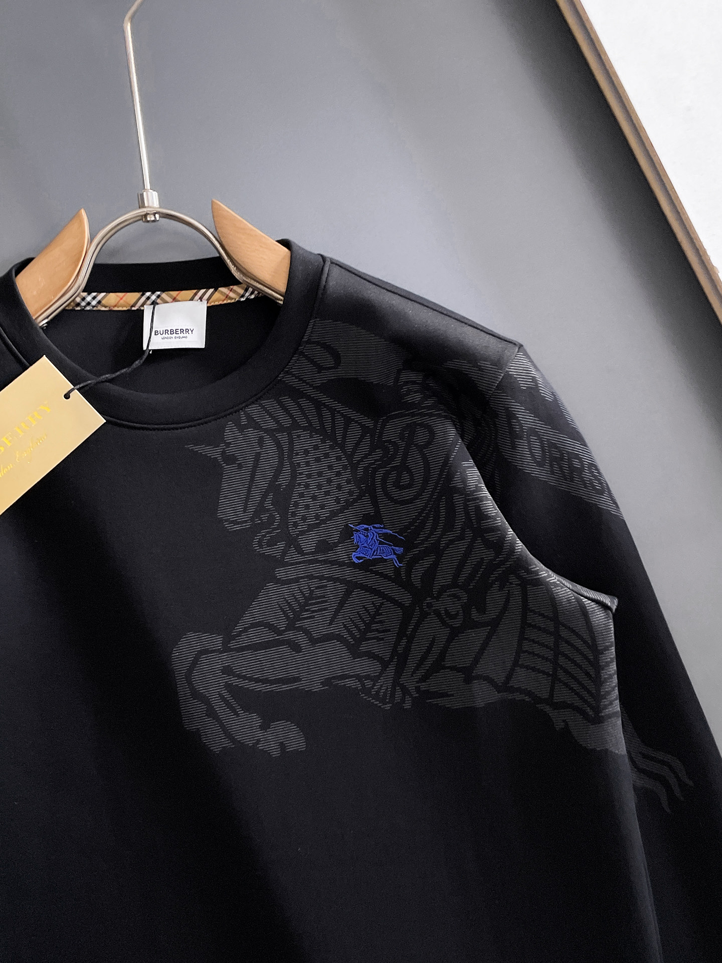 巴宝莉 2025早秋新款 顶级版本 最新款空气层 卫衣独家发售！原版复刻，独家设计，超强工艺！极其奢华！