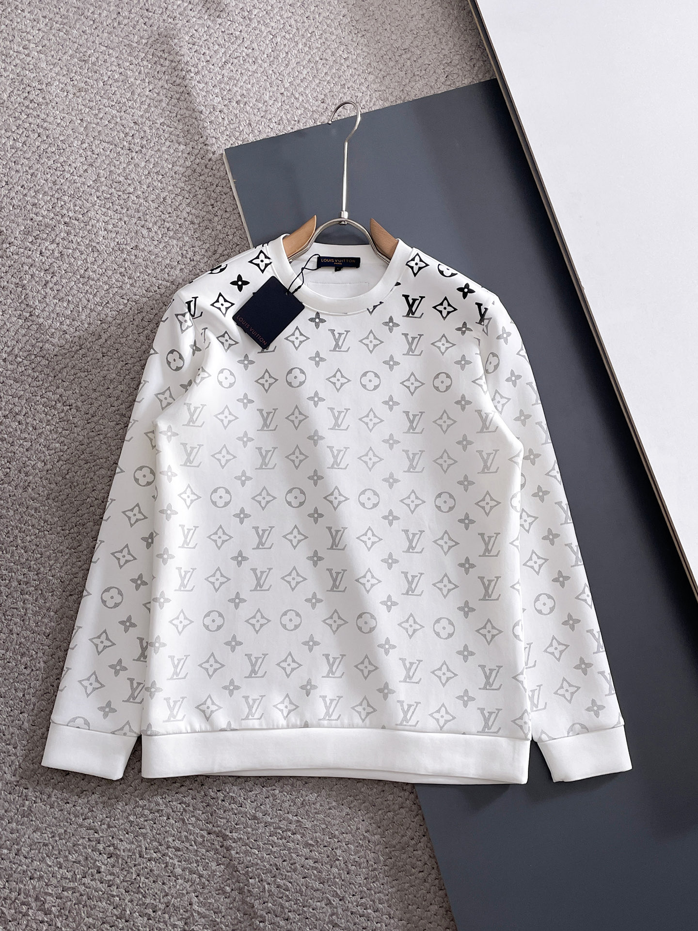 Lv 2025早秋新款 顶级版本 最新款空气层 卫衣独家发售！原版复刻，独家设计，超强工艺！极其奢华！版