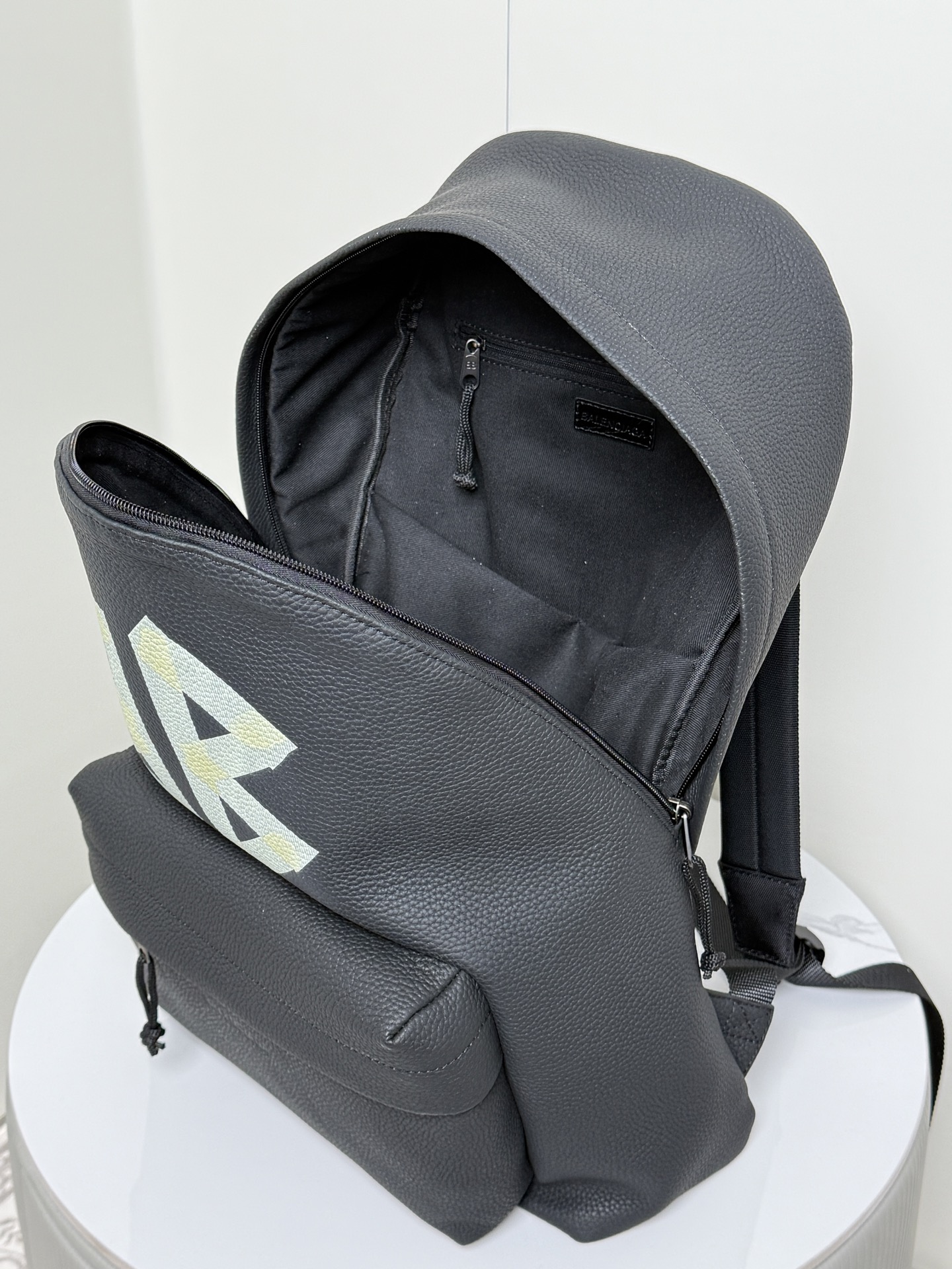 Balenciaga Style Leather Bag style reference detail image 8 from source 776214