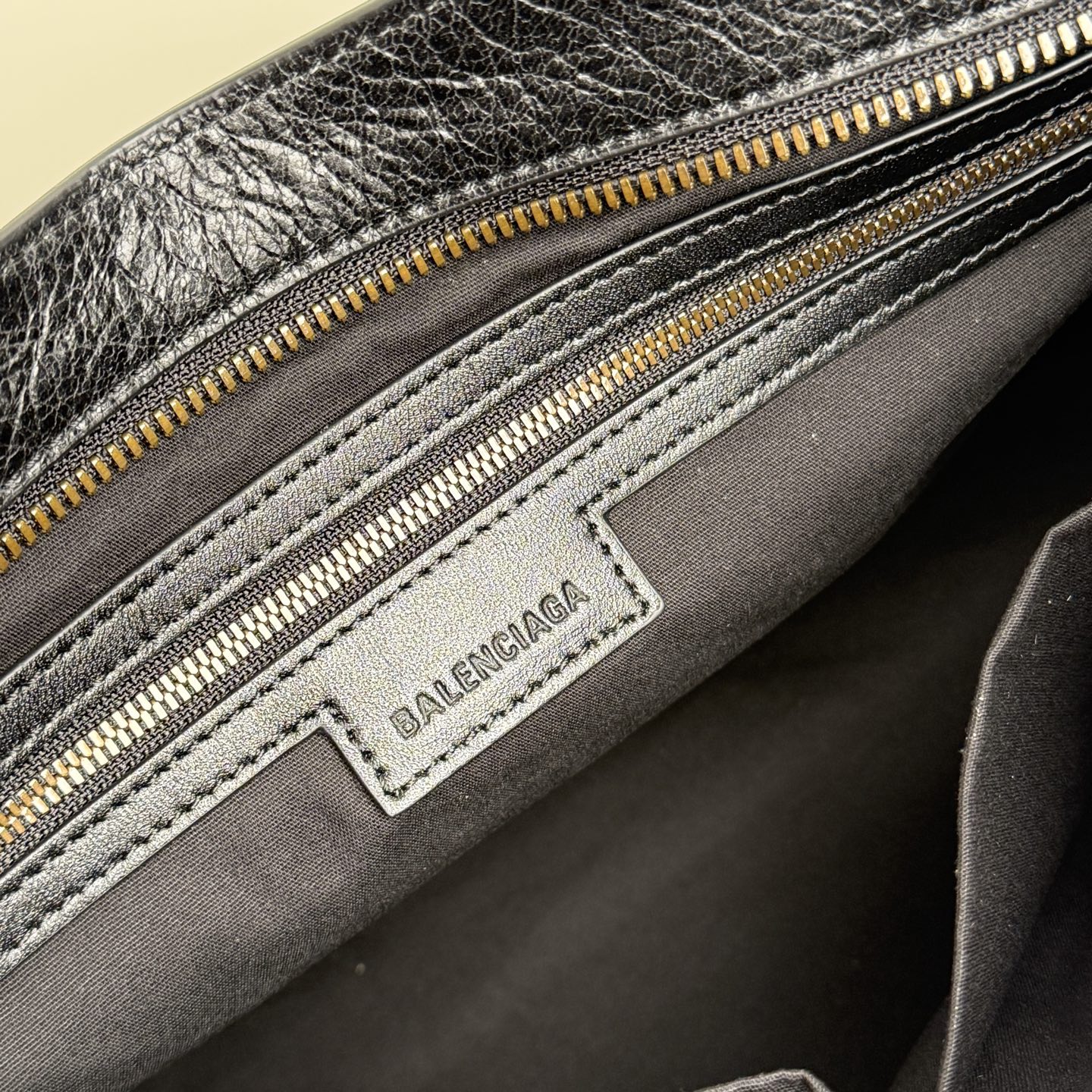 BALENCIAGA 2025新作 大型シティバッグ ブラック