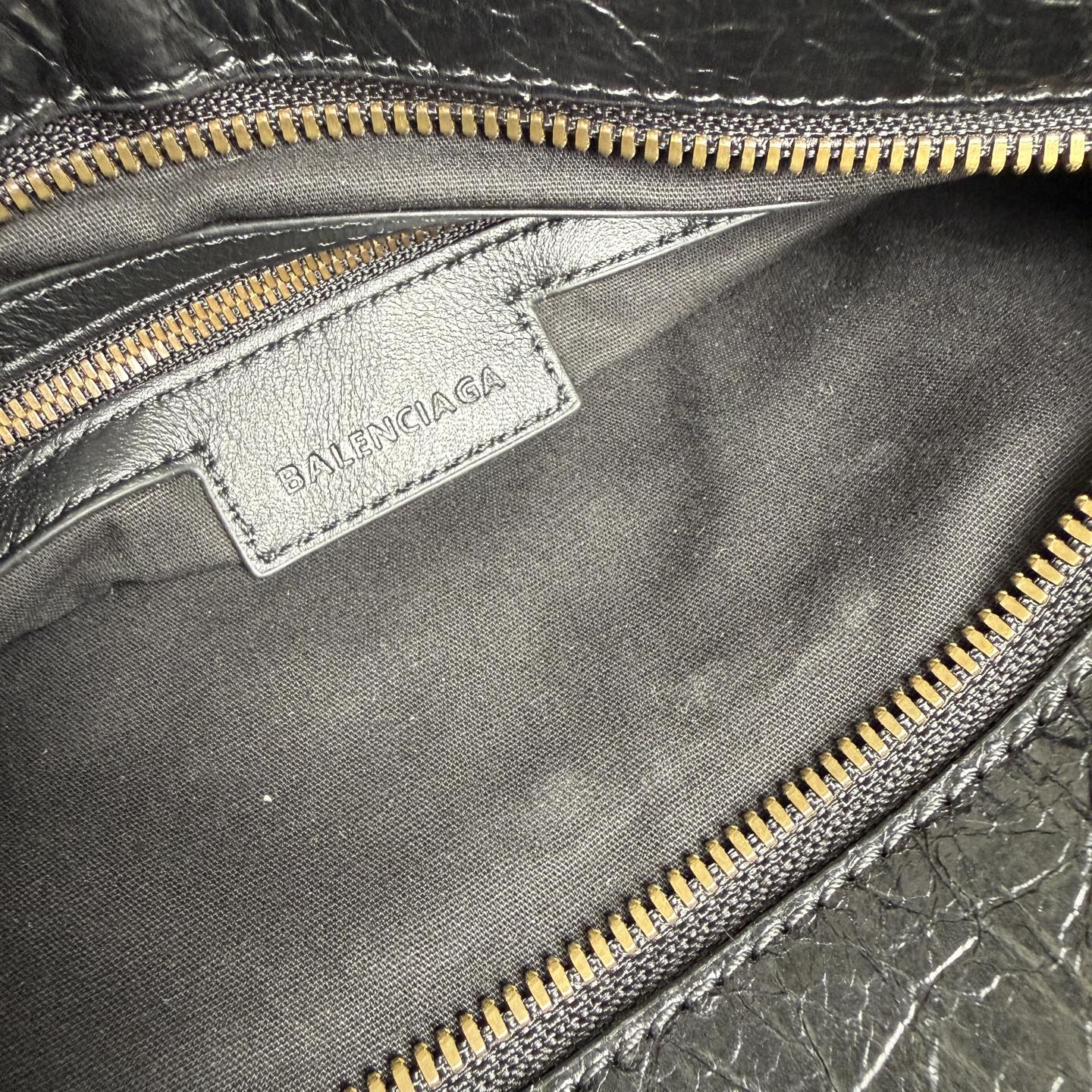 BALENCIAGA LE CITY 中型机车包 - 洗練されたスタイル