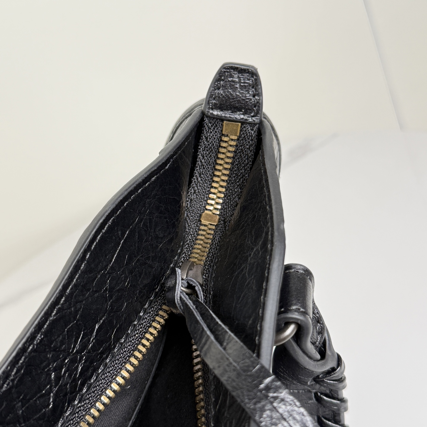 BALENCIAGA LE CITY 中型机车包 - 洗練されたスタイル