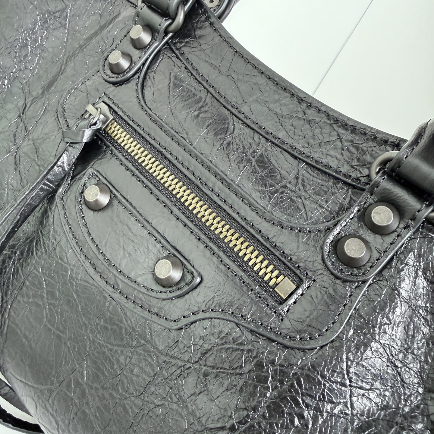 BALENCIAGA LE CITY 中型机车包 - 洗練されたスタイル