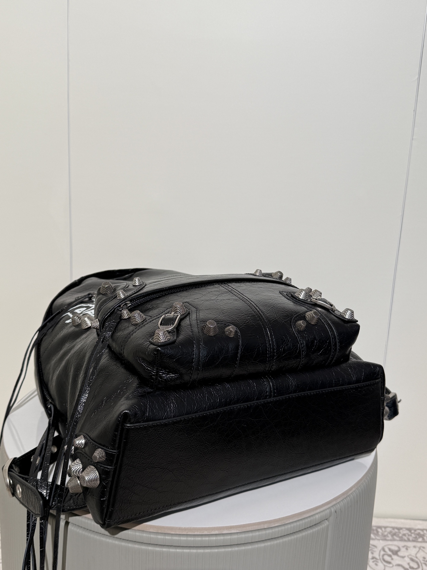 Balenciaga Style Leather Bag style reference detail image 8 from source 776210