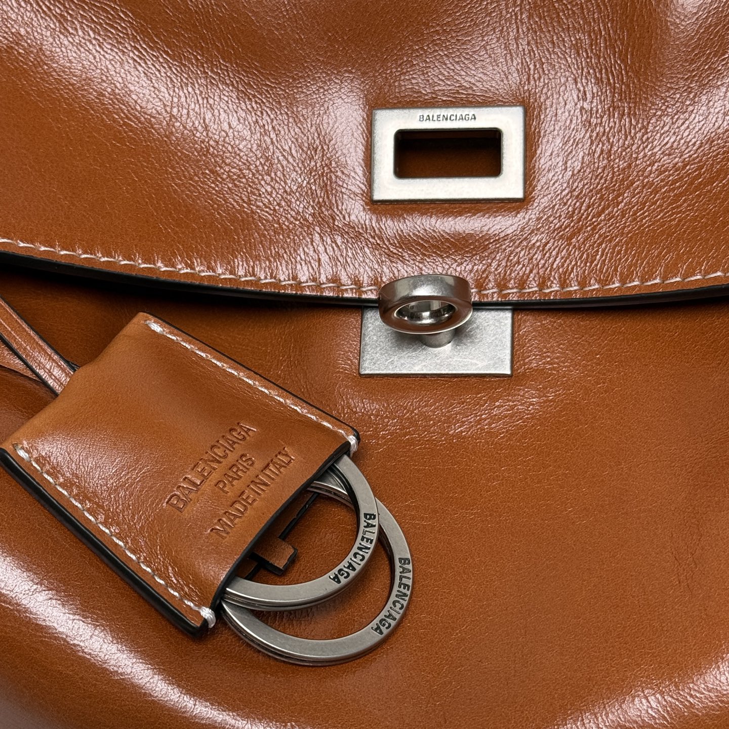 バレンシアガ ロデオ 油蜡皮 大廓形バッグ