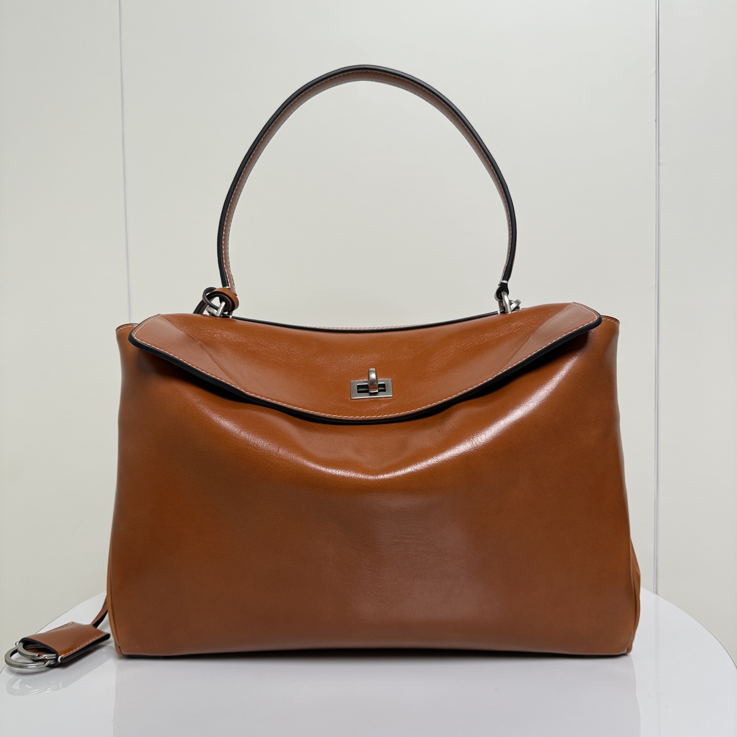 バレンシアガ ロデオ 油蜡皮 大廓形バッグ