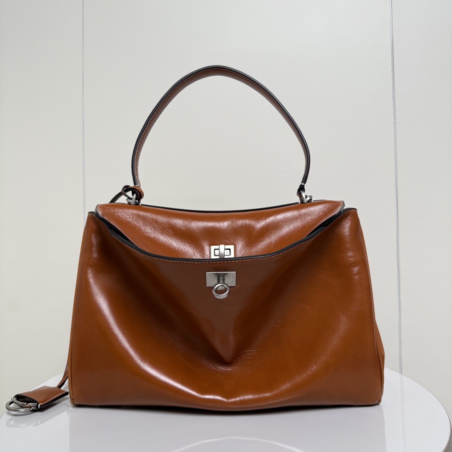 バレンシアガ ロデオ 油蜡皮 大廓形バッグ