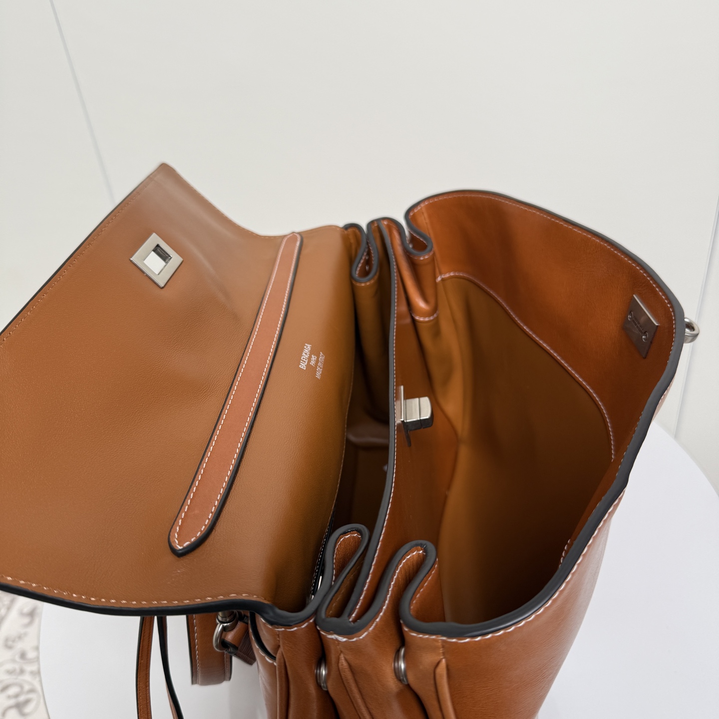 バレンシアガ ロデオ 油蜡皮 大廓形バッグ