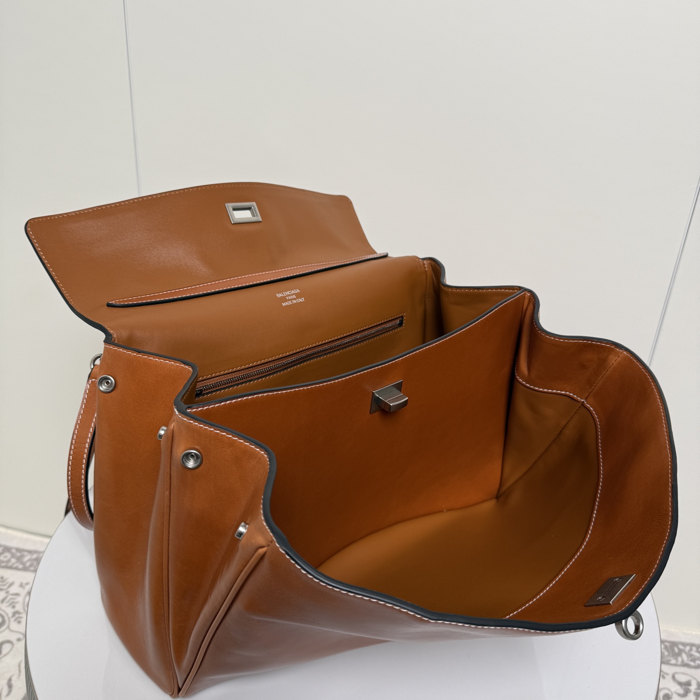 バレンシアガ ロデオ 油蜡皮 大廓形バッグ