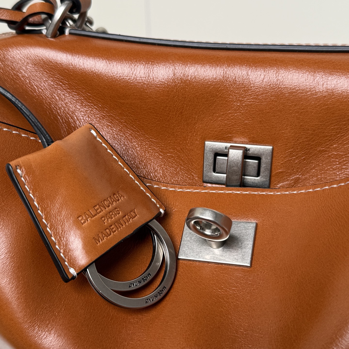 バレンシアガ ロデオ 油蜡皮 大容量バッグ