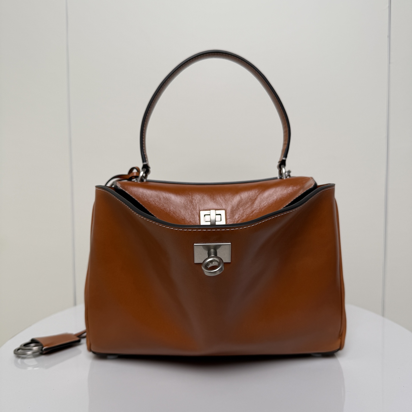 バレンシアガ ロデオ 油蜡皮 大容量バッグ