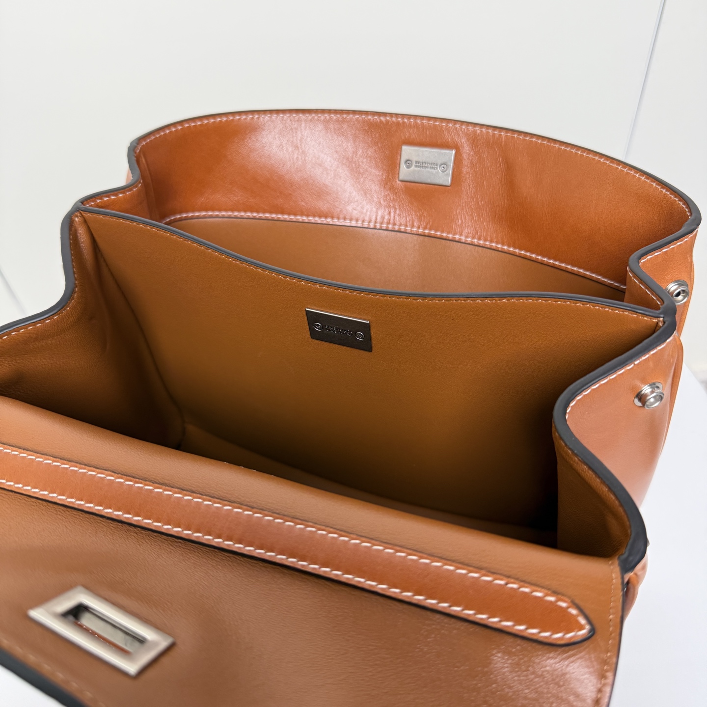 バレンシアガ ロデオ 油蜡皮 大容量バッグ