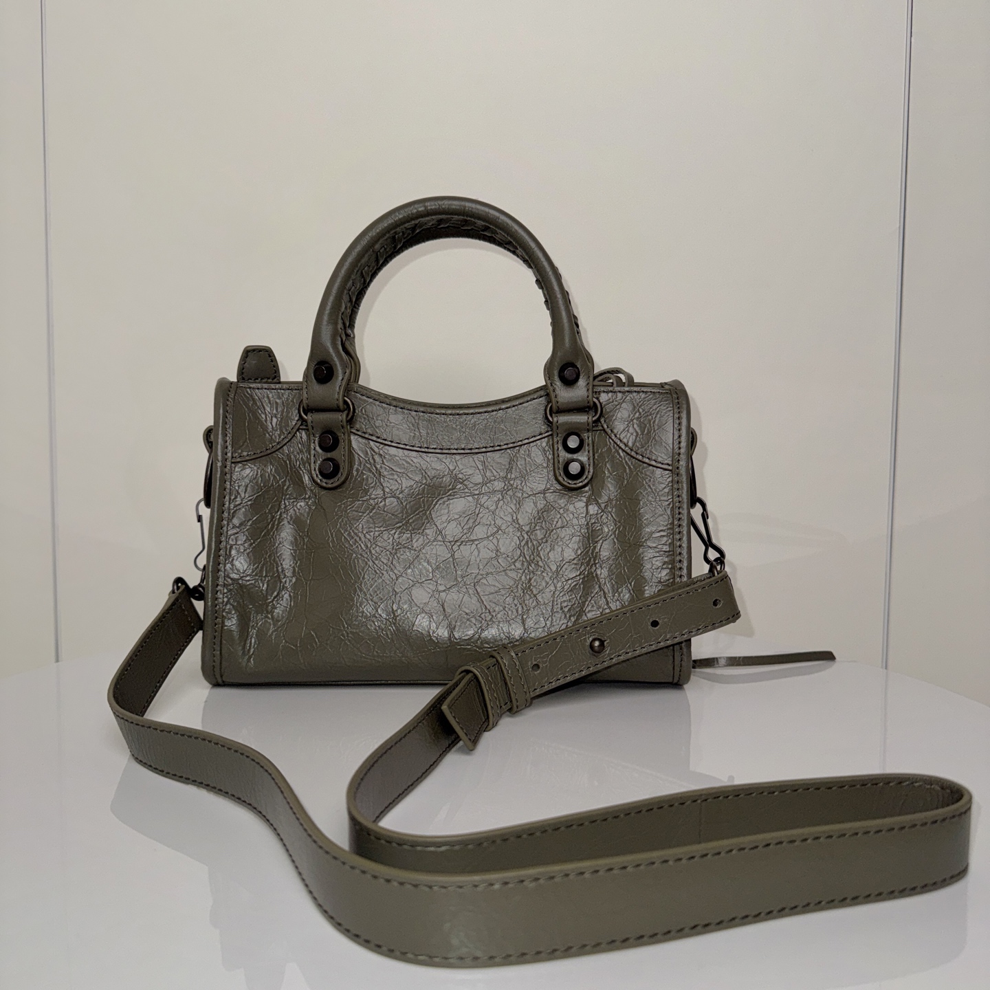 バレンシアガ シティバッグ 小号 - スタイリッシュなグリーン