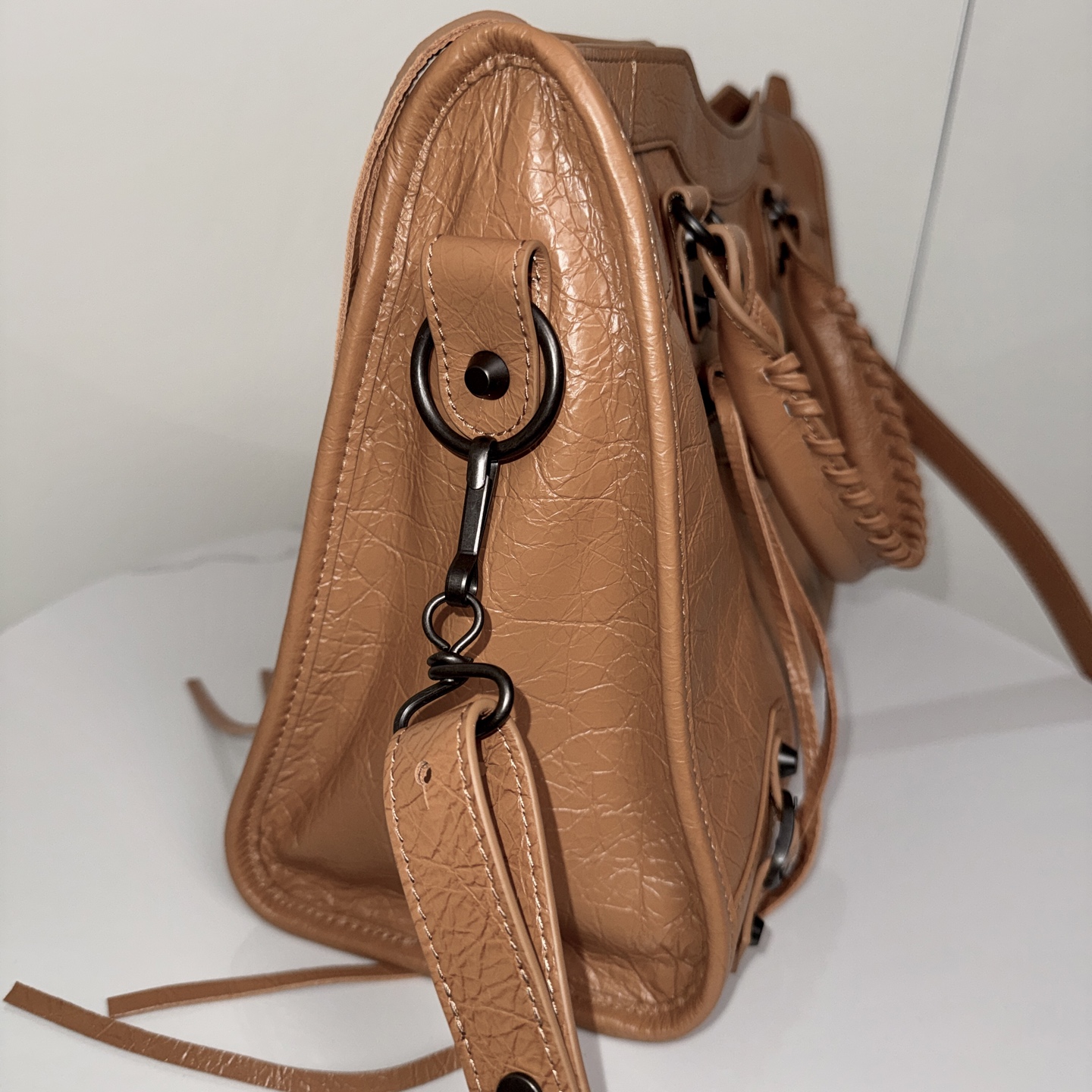 BALENCIAGA CITY 大号機車包 - 驼色でスタイリッシュな通勤バッグ