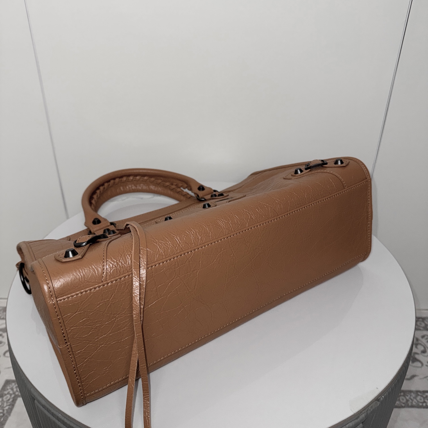 BALENCIAGA CITY 大号機車包 - 驼色でスタイリッシュな通勤バッグ