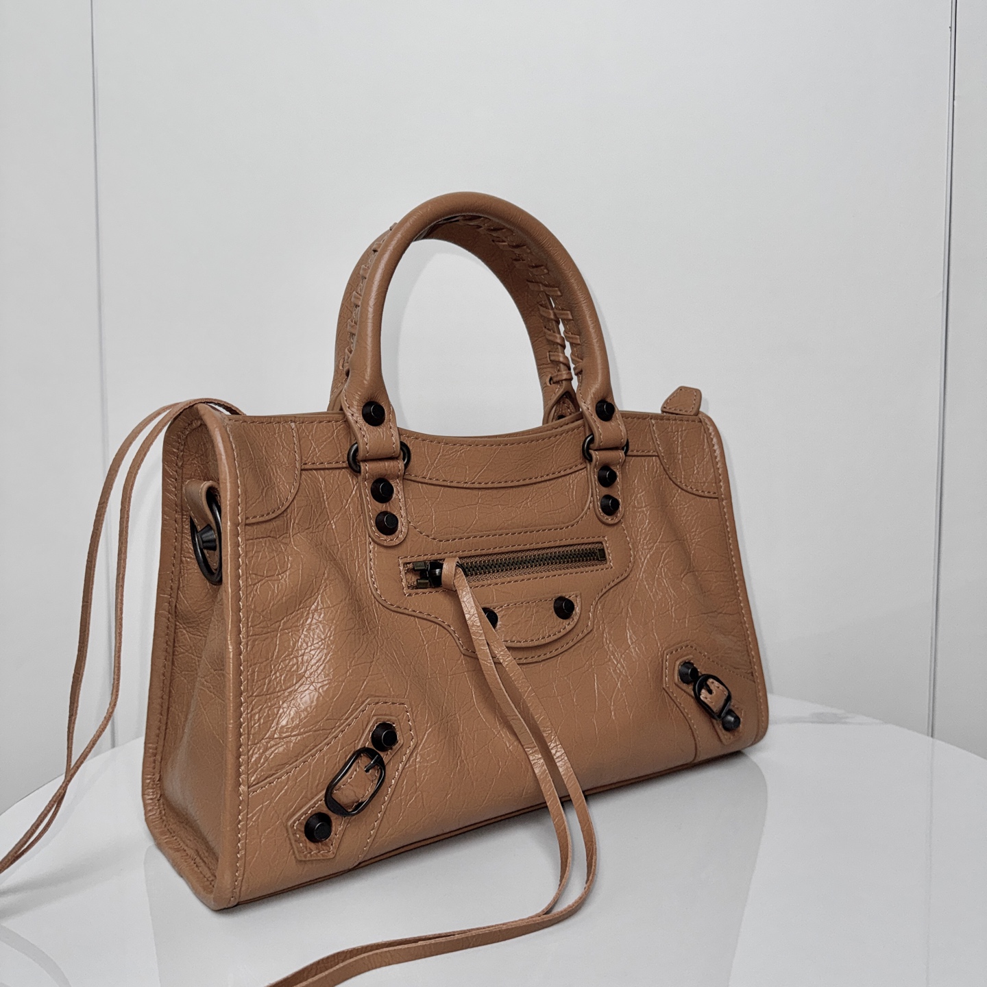 BALENCIAGA レザー シティバッグ 中号 驼色 ブラックブラススタッド