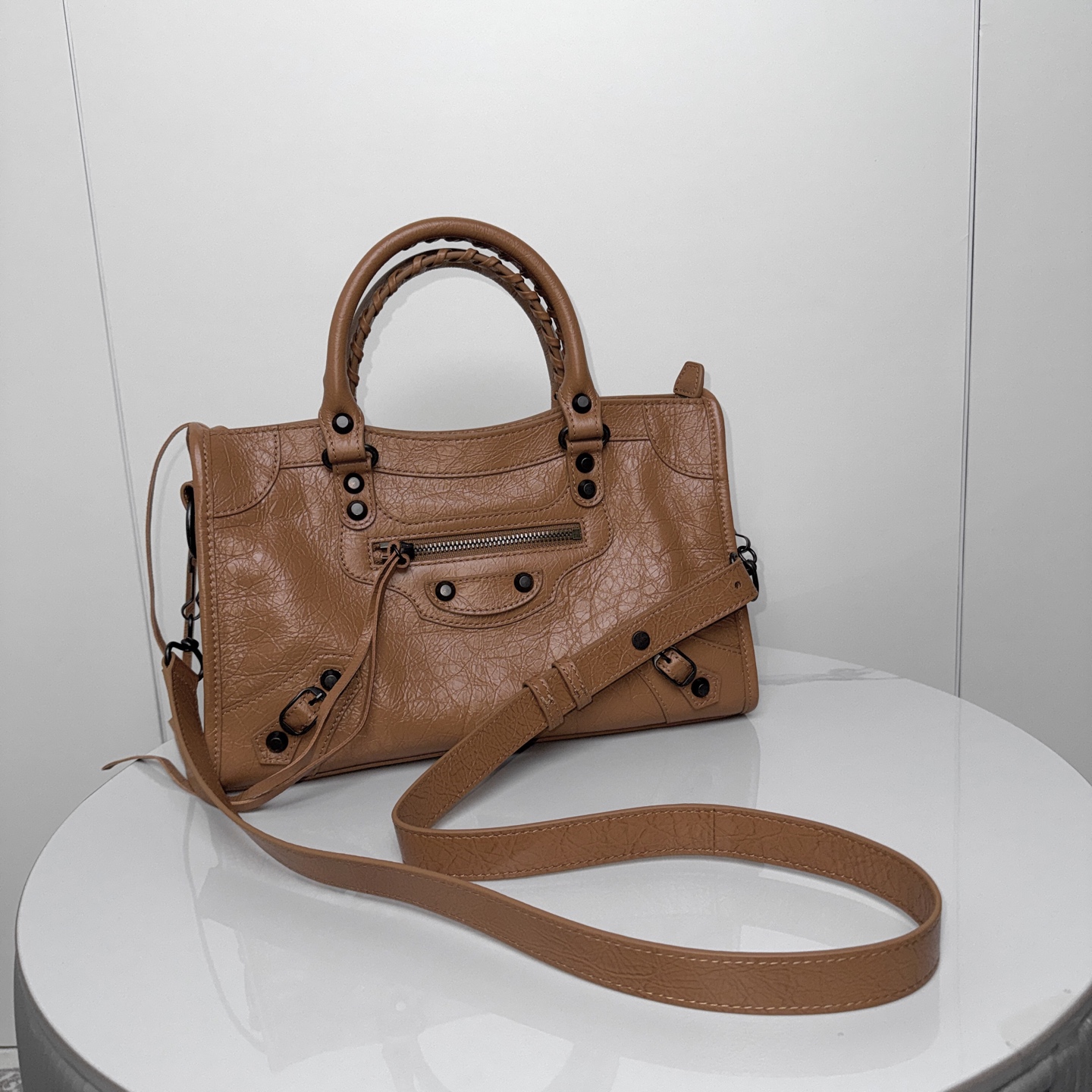 BALENCIAGA レザー シティバッグ 中号 驼色 ブラックブラススタッド