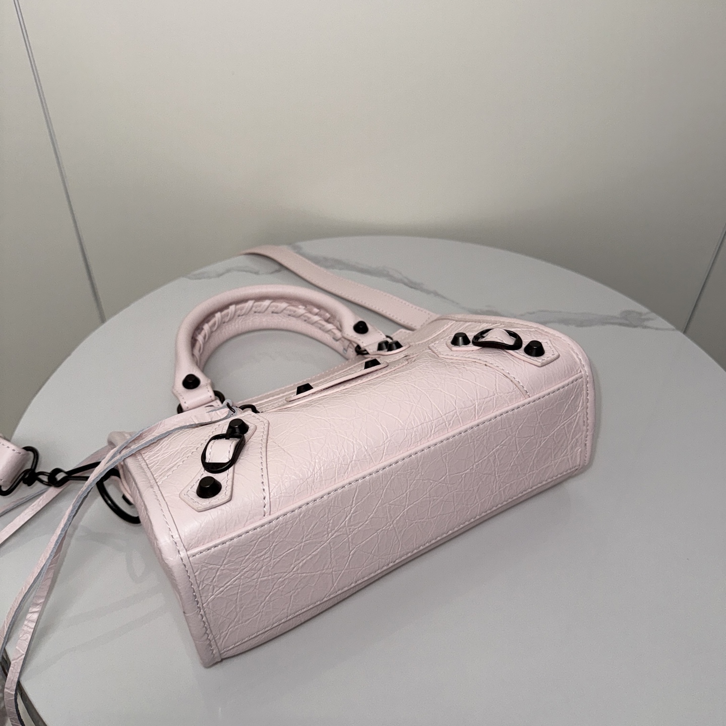 BALENCIAGA 小型機車包 - 花瓣粉 ブラック・ブラス金具