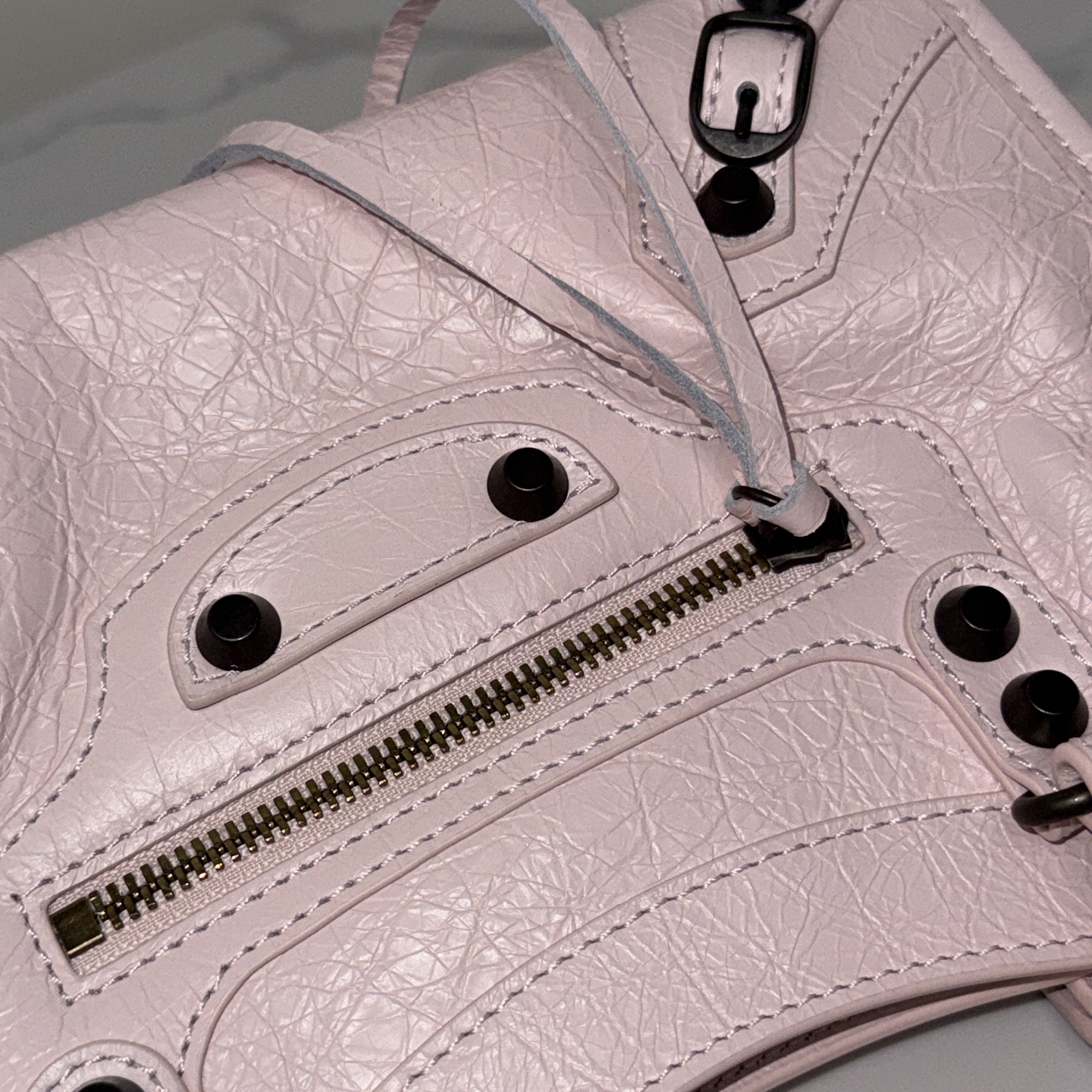 BALENCIAGA 小型機車包 - 花瓣粉 ブラック・ブラス金具