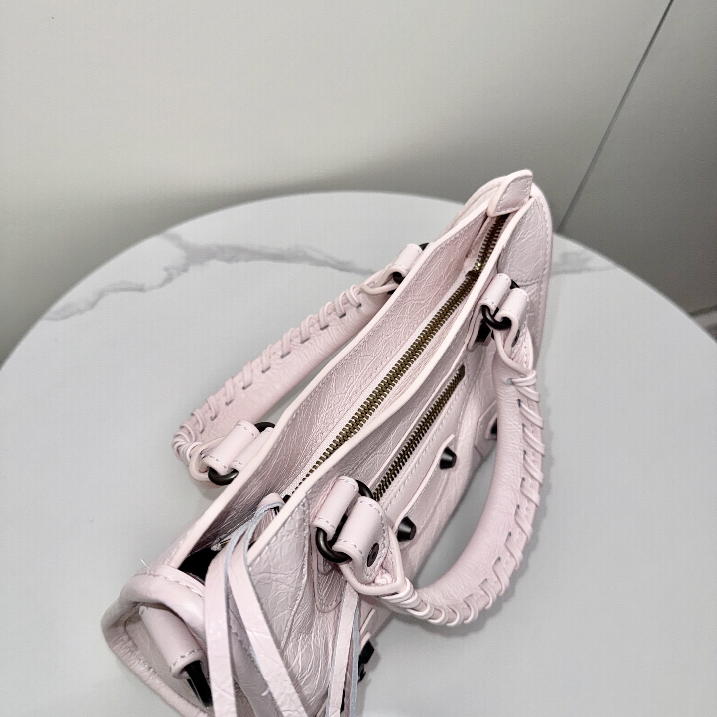 BALENCIAGA 小型機車包 - 花瓣粉 ブラック・ブラス金具