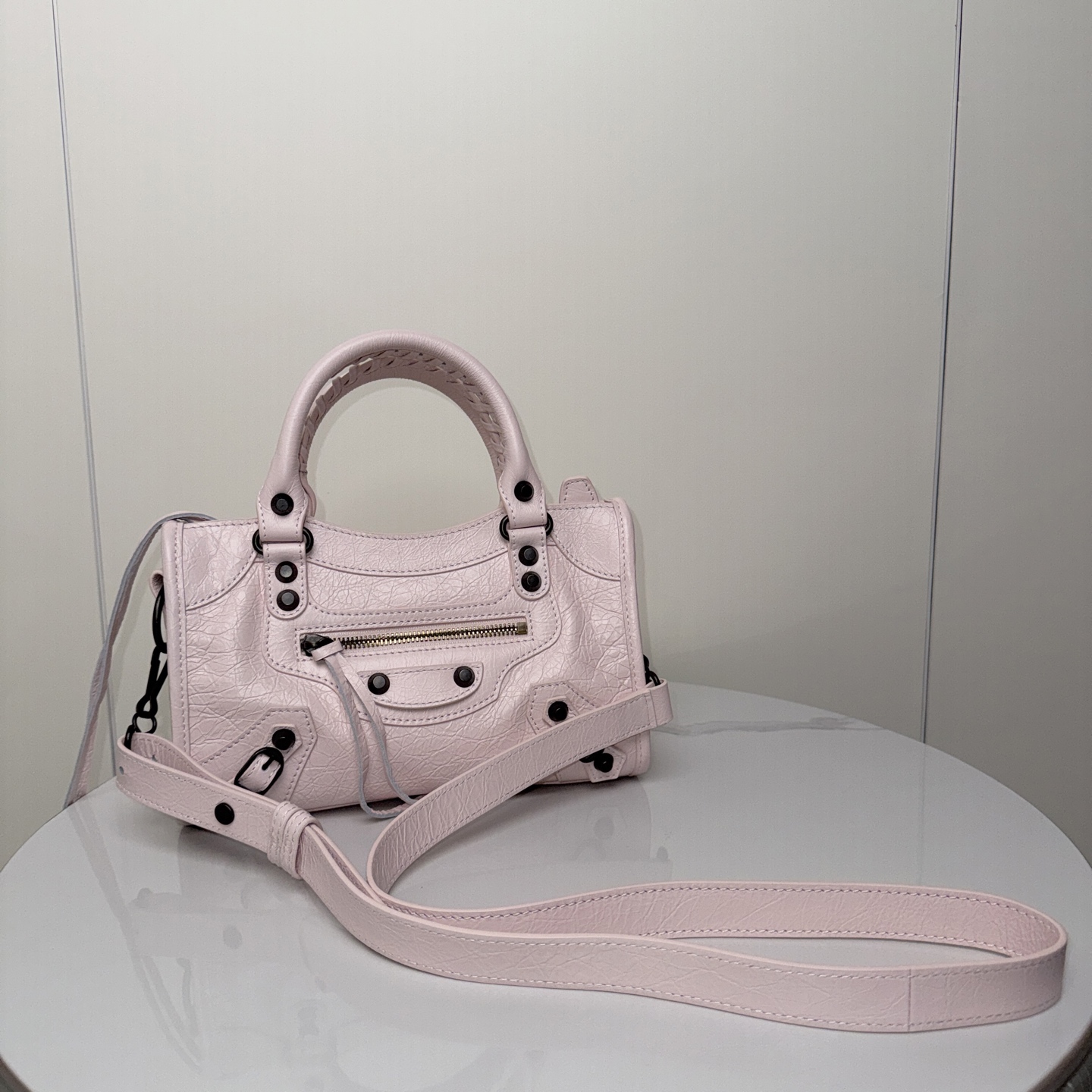 BALENCIAGA 小型機車包 - 花瓣粉 ブラック・ブラス金具