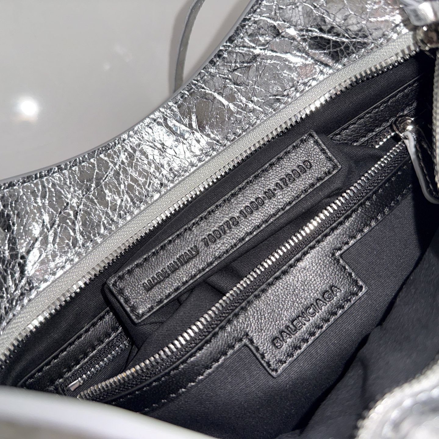 Balenciaga Le City✨シルバー✨機車包 - スタイリッシュな必需品