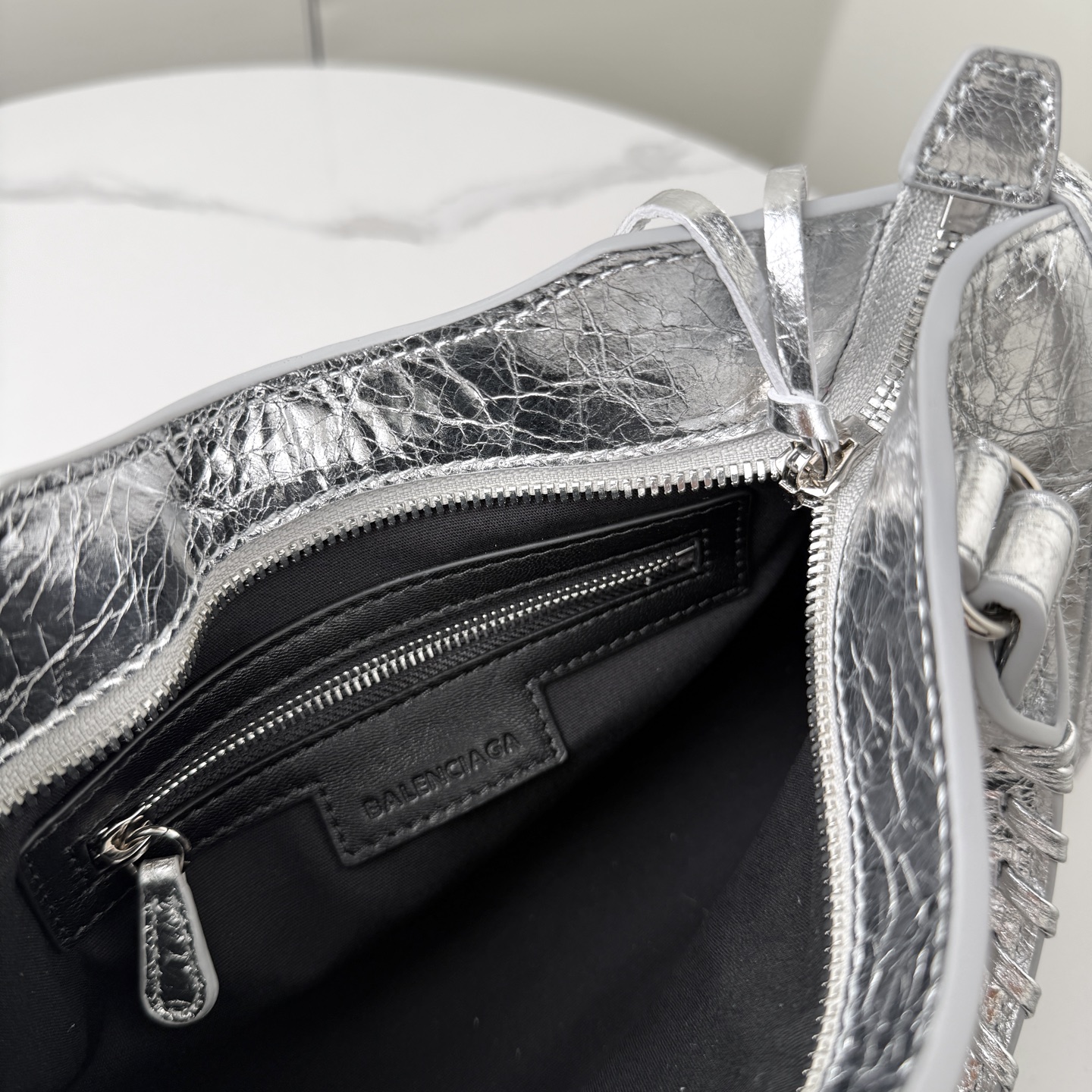 バレンシアガ Le City シルバー機車バッグ