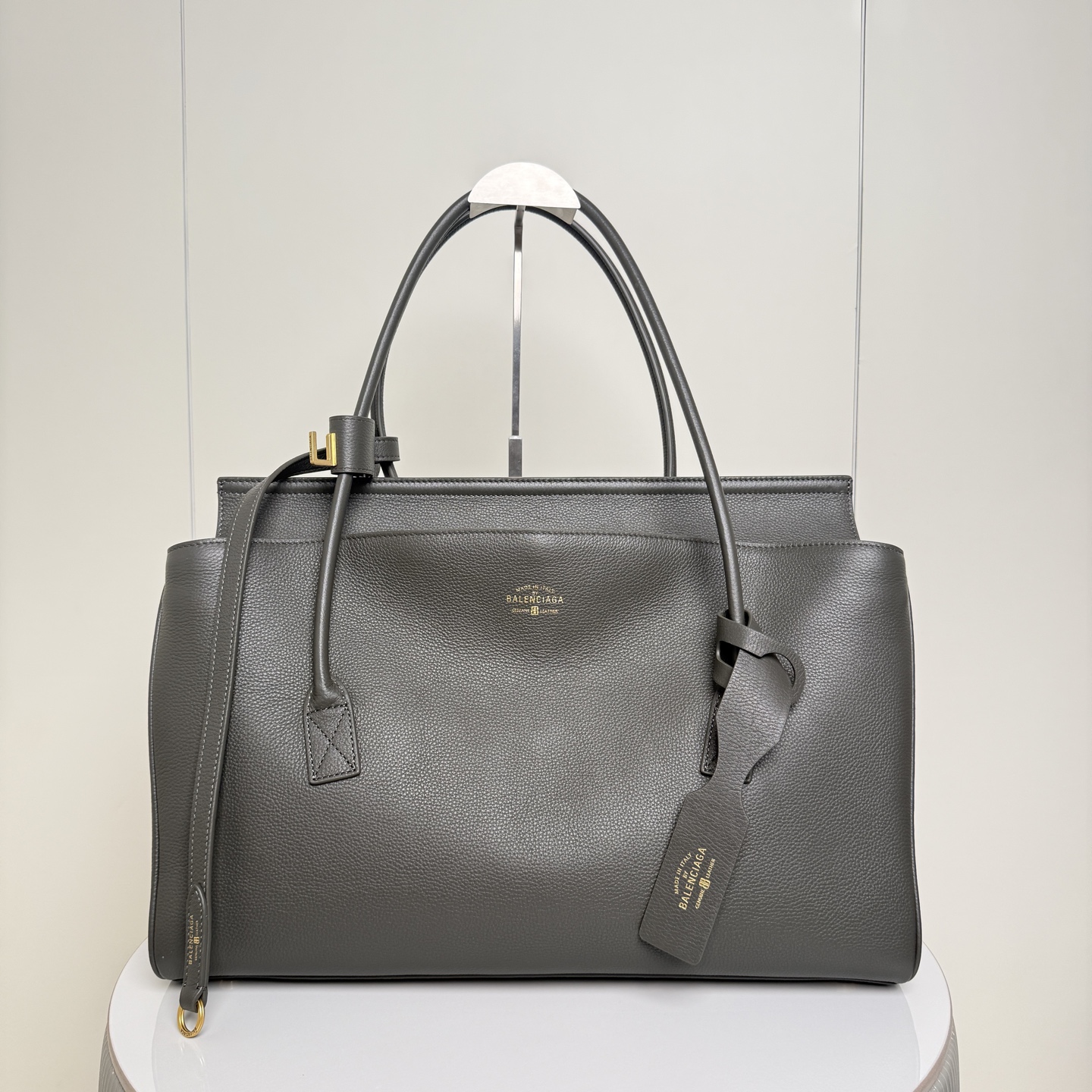 Balenciaga Style Leather Top Handle Bag style reference detail image 3 from source 776268