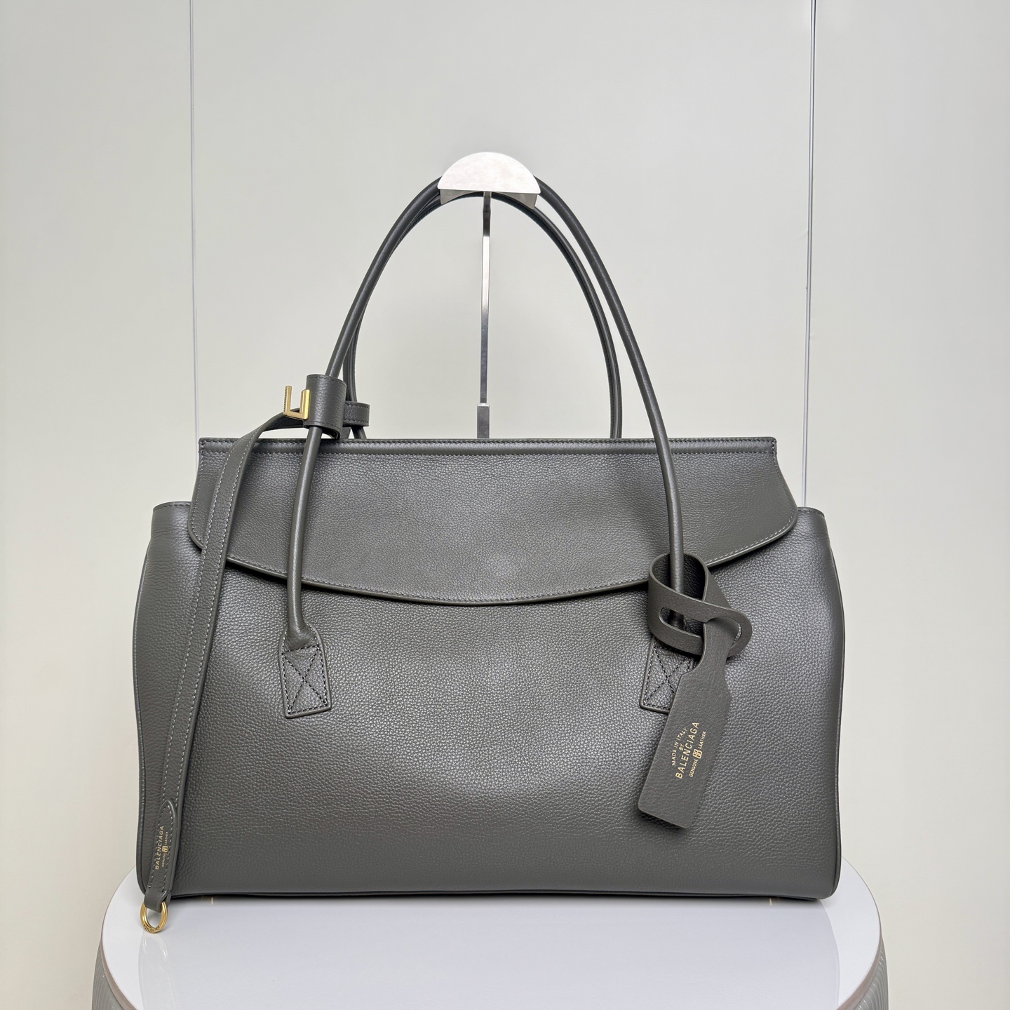 Balenciaga Style Leather Top Handle Bag style reference detail image 2 from source 776268