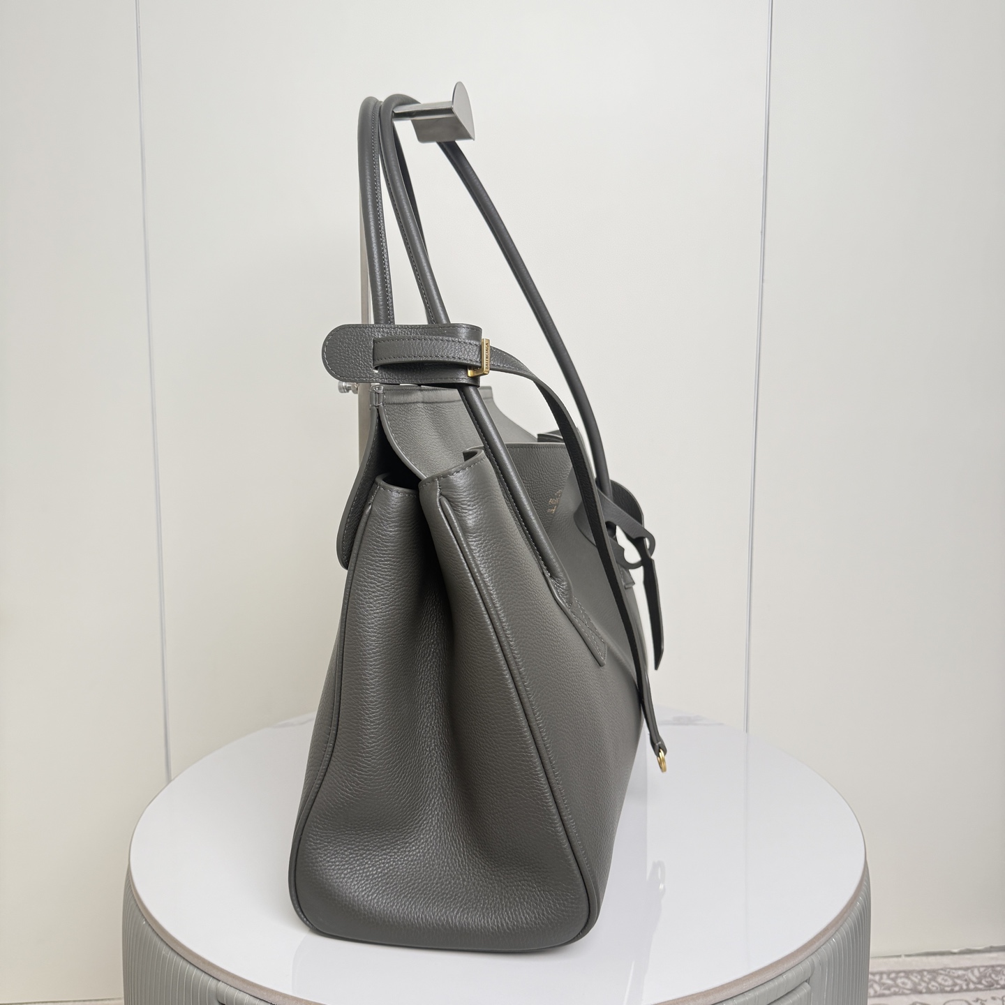 Balenciaga Style Leather Top Handle Bag style reference detail image 6 from source 776268