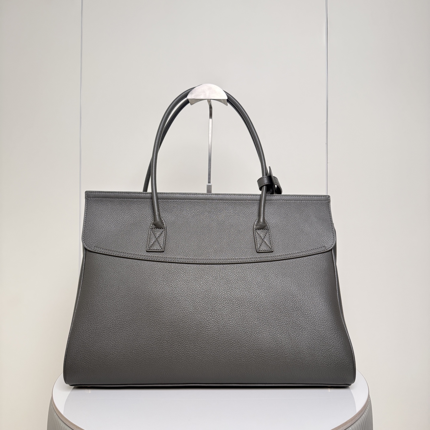 Balenciaga Style Leather Top Handle Bag style reference detail image 4 from source 776268