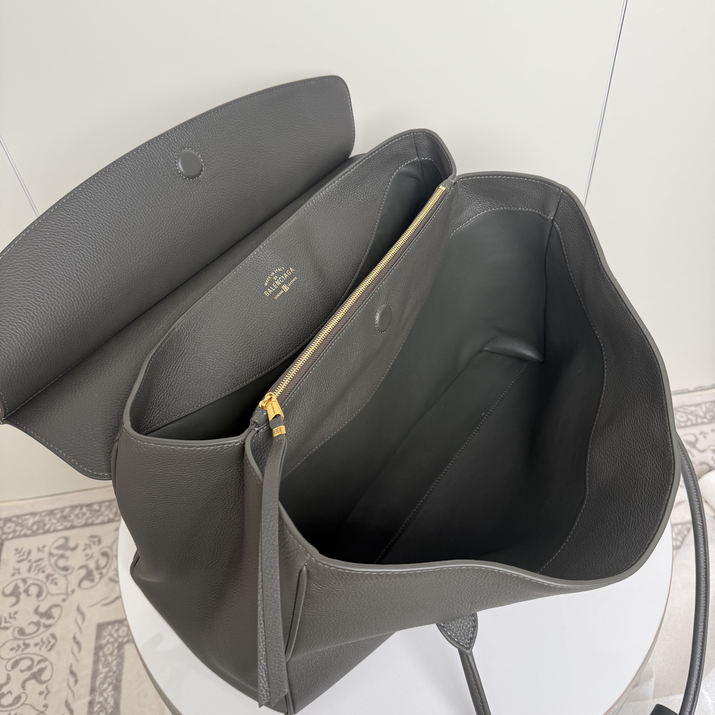 Balenciaga Style Leather Top Handle Bag style reference detail image 9 from source 776268