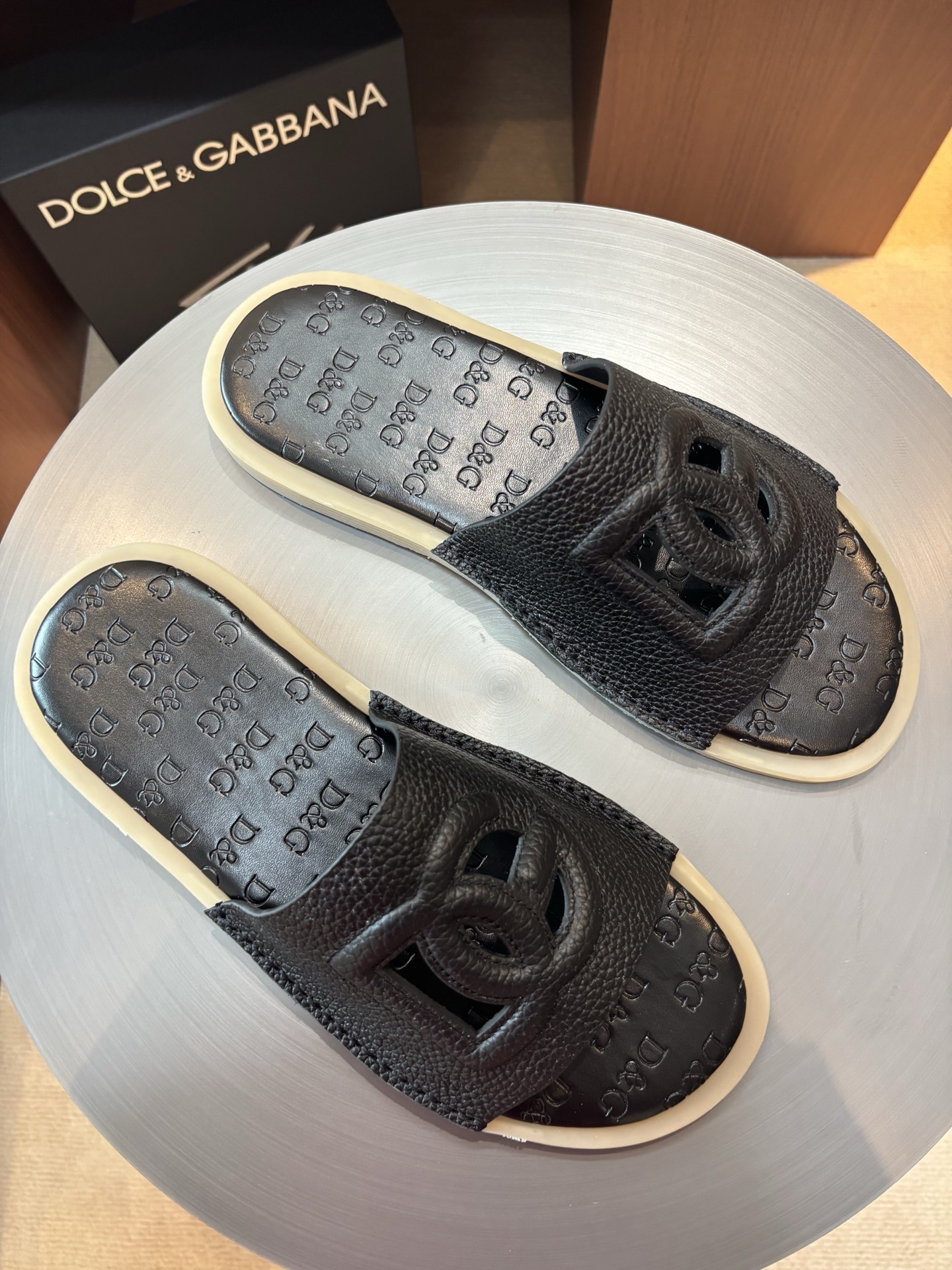 Dolce & Gabbana Leather Logo Men's Slides - Summer Essential 4 i1746986423613 6658 0 2