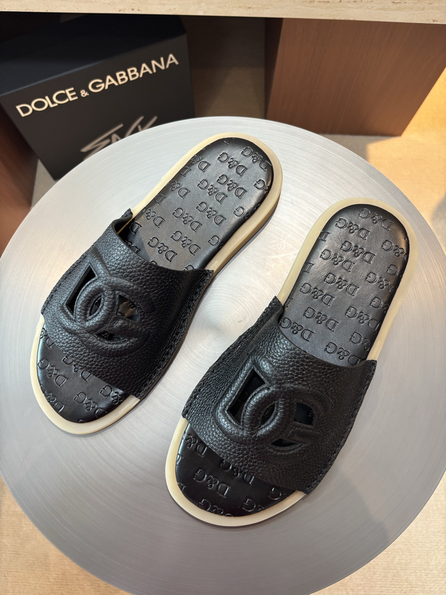 Dolce & Gabbana Leather Logo Men's Slides - Summer Essential 2 i1746986423646 2351 0 0