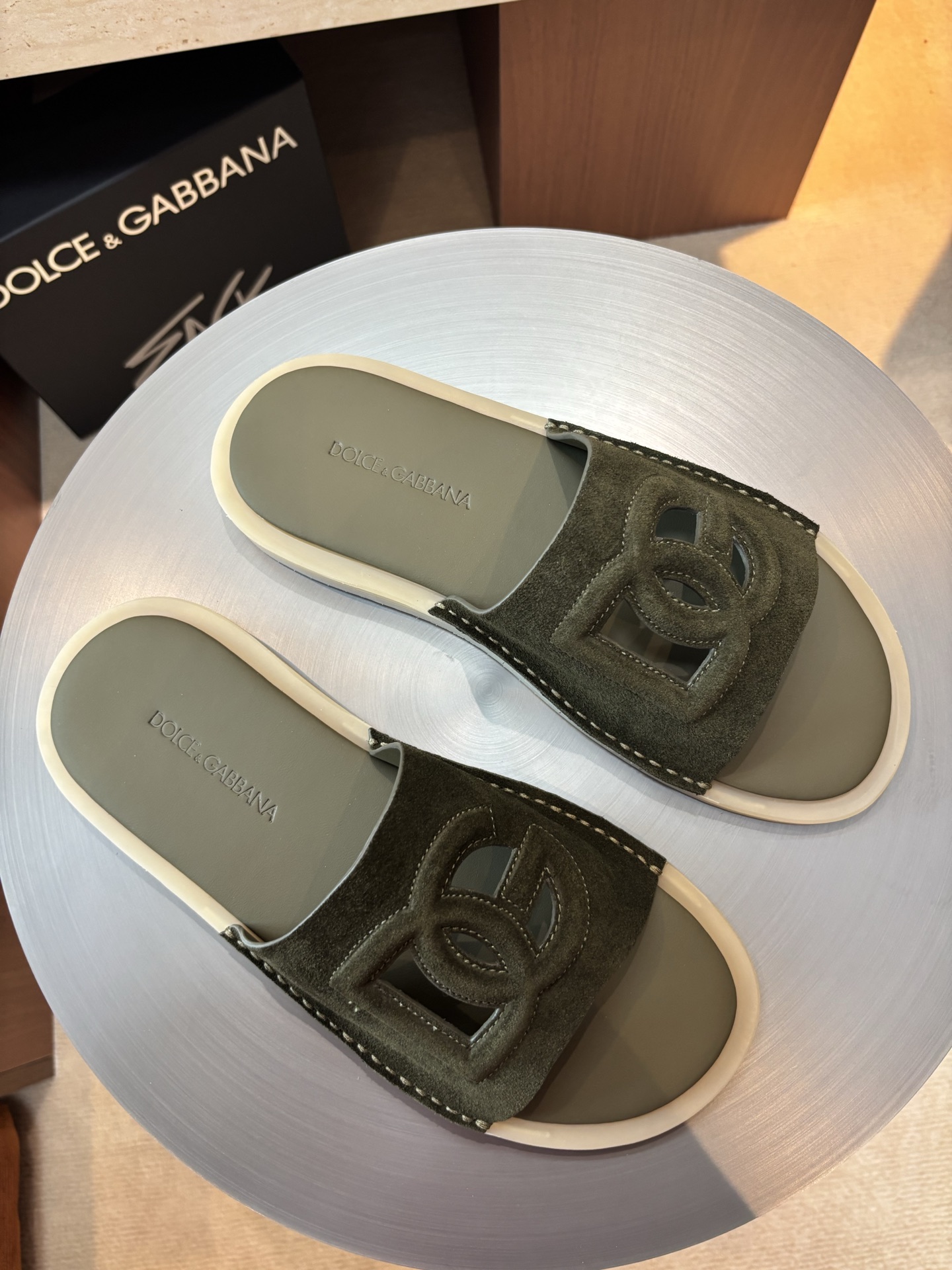 Dolce&Gabbana Men's Olive Leather Logo Slide Sandals | Summer Essential 4 i1746986489239 3640 0 2
