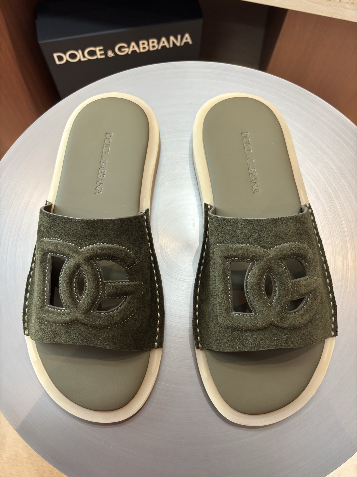 Dolce&Gabbana Men's Olive Leather Logo Slide Sandals | Summer Essential 3 i1746986489243 9751 0 1