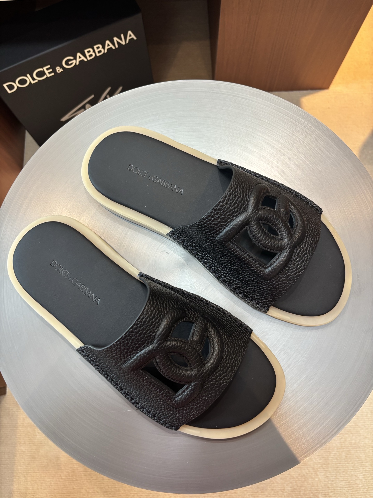 Dolce & Gabbana Men's Leather Slides with DG Logo - Summer Essential 4 i1746986617051 6781 0 2