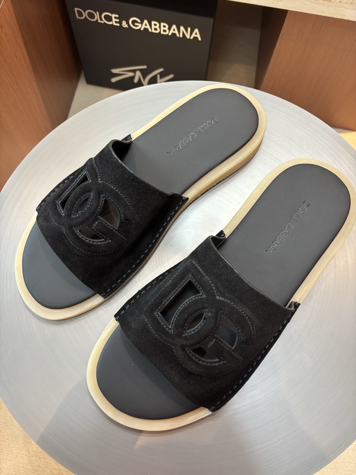 Dolce & Gabbana Men's Leather Slides with DG Logo - Stylish Summer Essential 2 i1746986688509 800 0 0