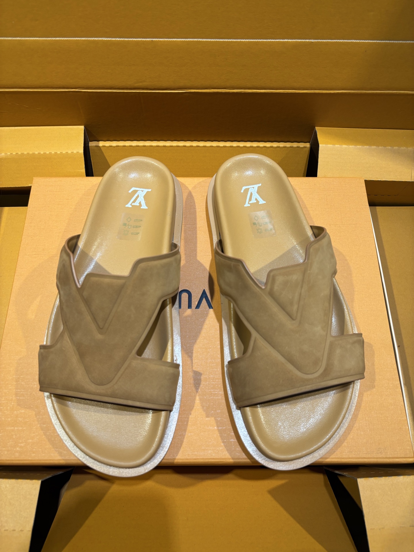 Louis Vuitton Oasis Sandales en Cuir Monogram pour Hommes - Confort et Style