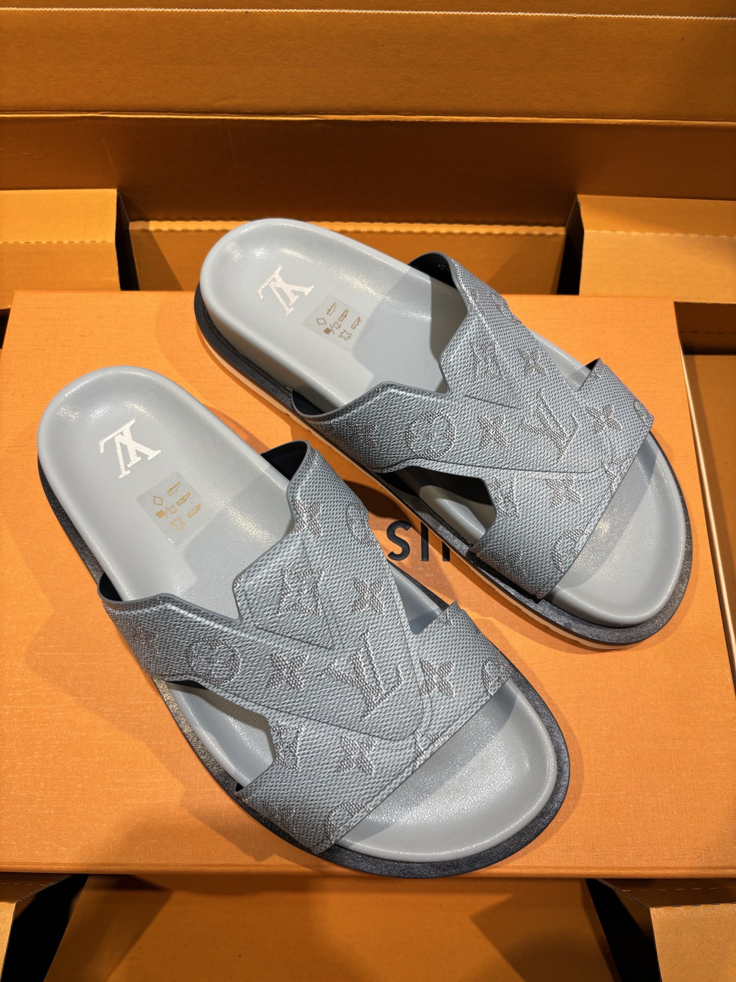כפפי גברים מעור אויאזיס דגם Louis Vuitton עור מונוגרמ מוביל 3 i1748890867439 919 0 1