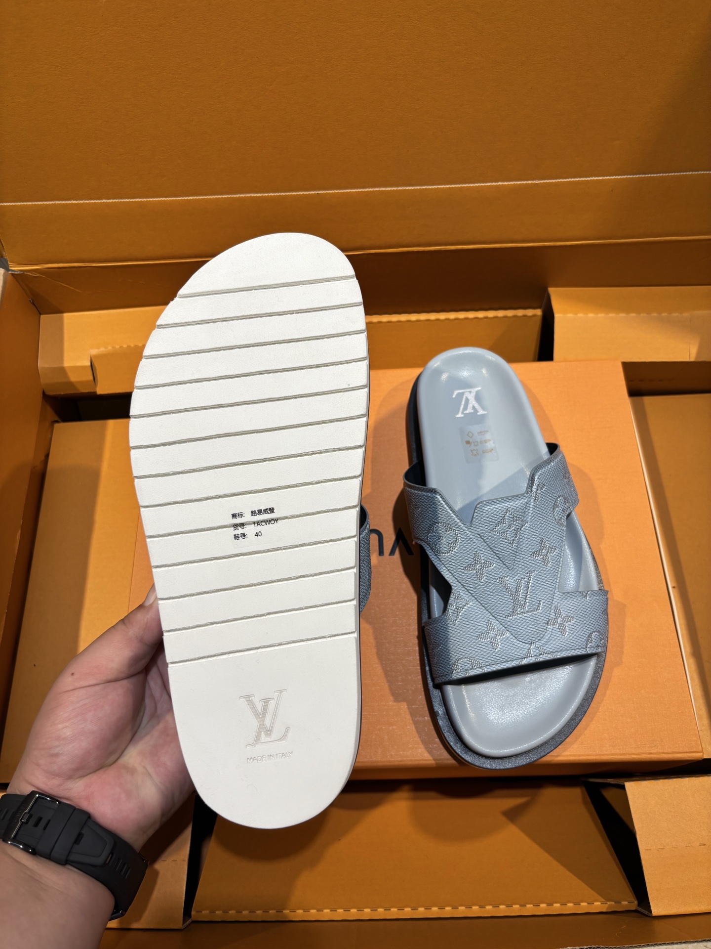 כפפי גברים מעור אויאזיס דגם Louis Vuitton עור מונוגרמ מוביל 5 i1748890867573 4234 0 3