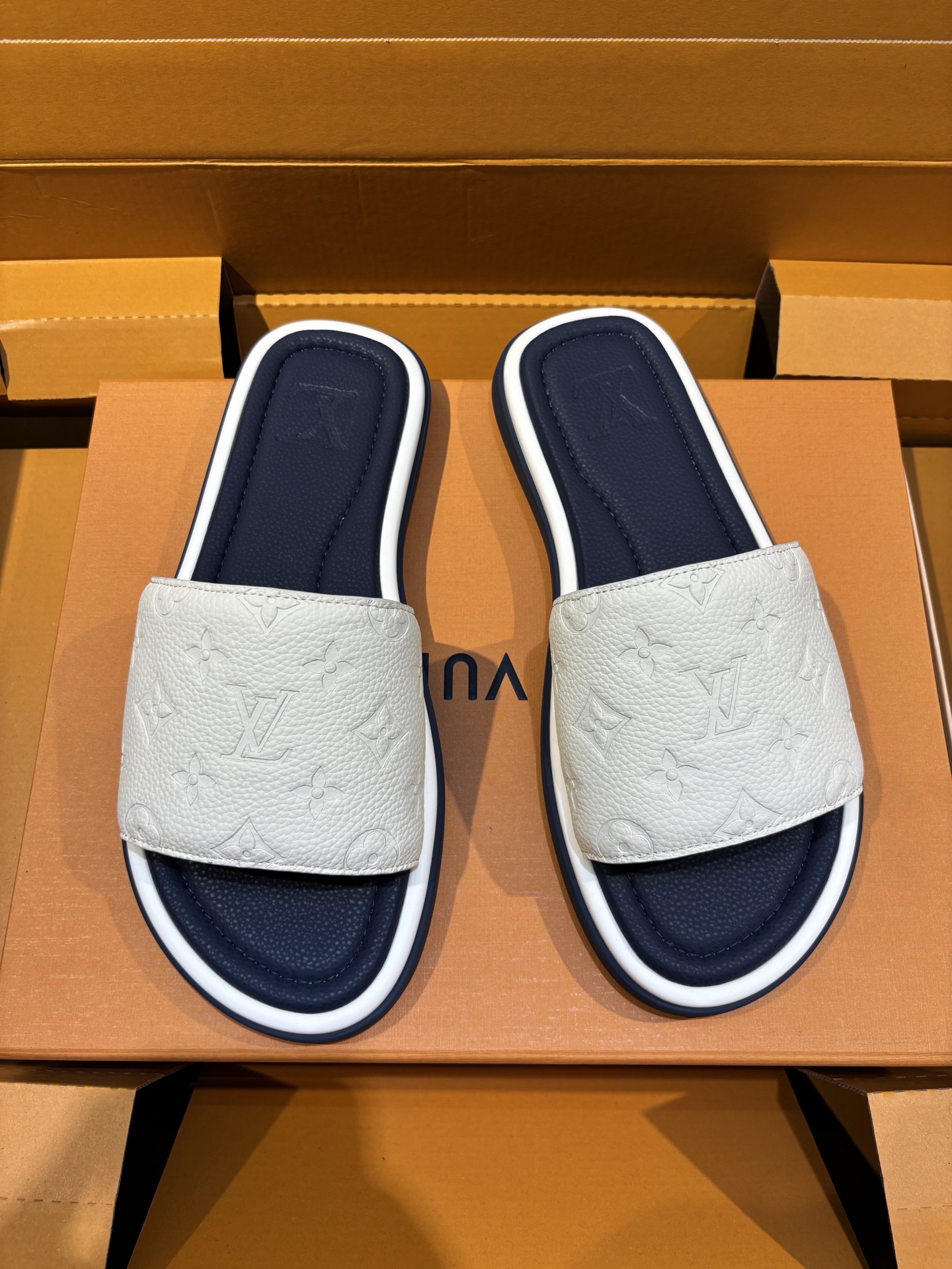 Louis Vuitton Oasis Monogram جلد العجل نعال رجالي فاخرة