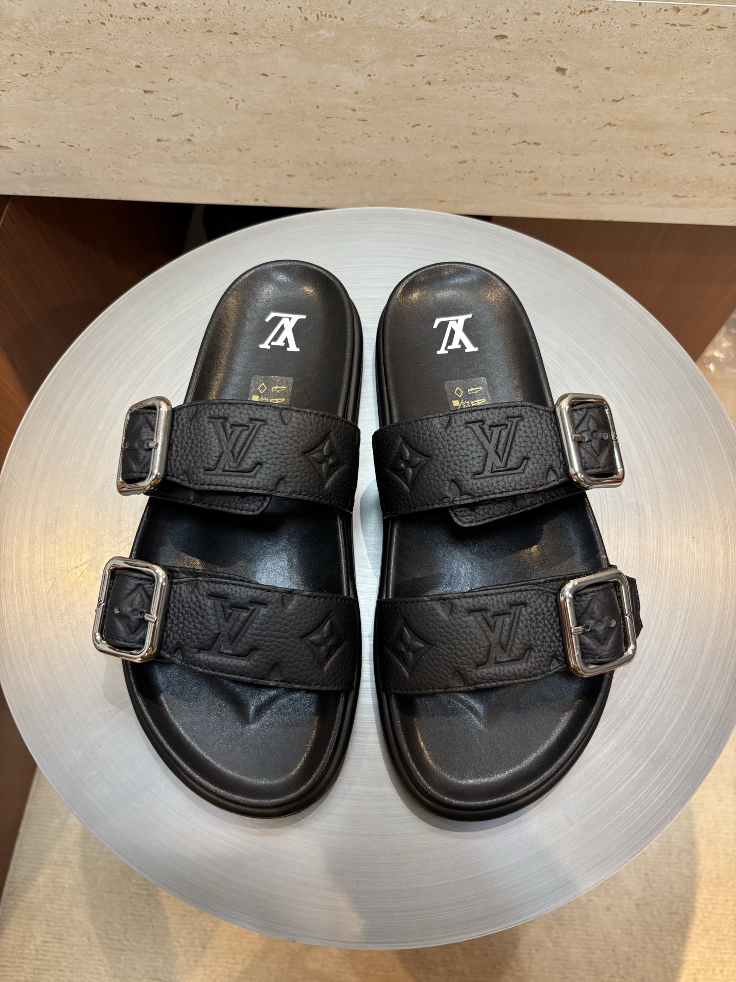 NO:358393,lychee pattern,19860909荔枝纹,,Men's shoes