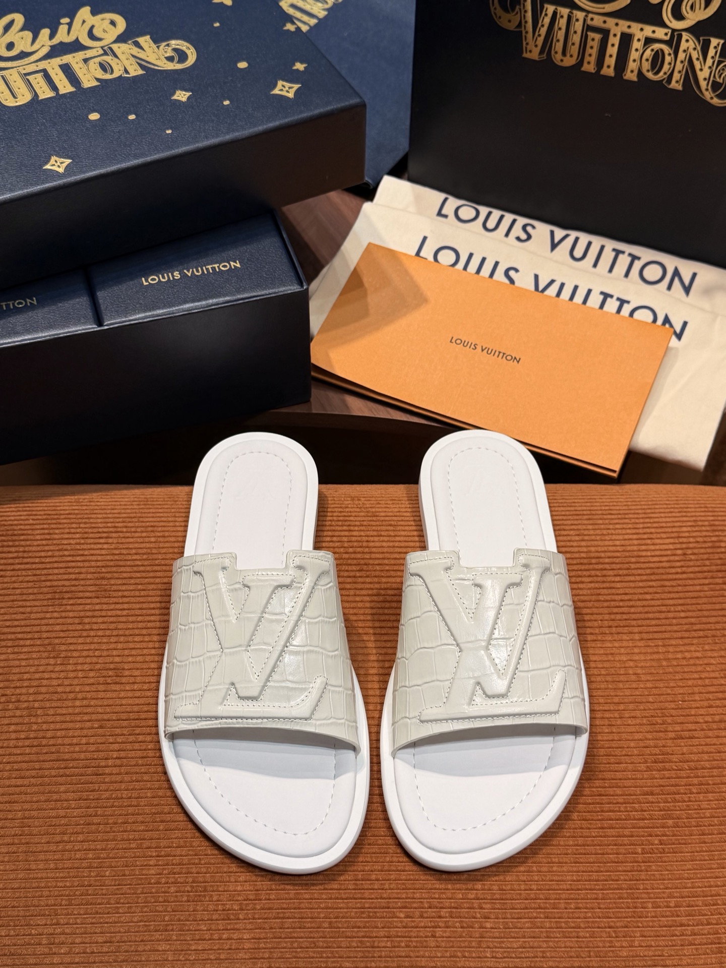 LV Style Blue Leather Tote Bag Lookbook Reference image 1